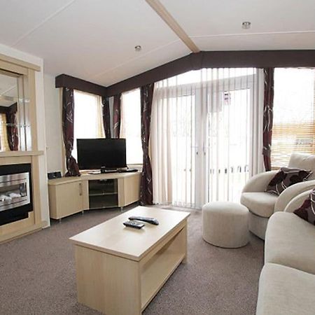 Hoburne Cotswold Hotel South Cerney Esterno foto